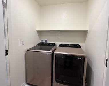 4261 Venus Falls Avenue - Photo Thumbnail 4