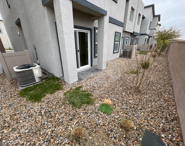 4261 Venus Falls Avenue - Photo Thumbnail 10