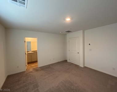 4261 Venus Falls Avenue - Photo Thumbnail 8