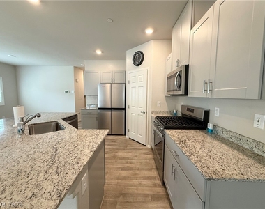 4640 Fuchsia Nights Avenue - Photo Thumbnail 8