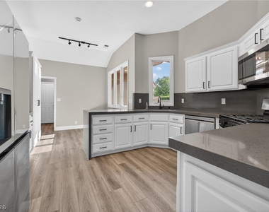 8185 Round Hills Circle - Photo Thumbnail 11