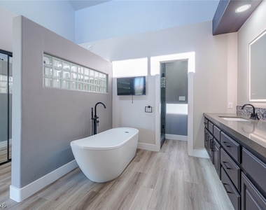 8185 Round Hills Circle - Photo Thumbnail 16