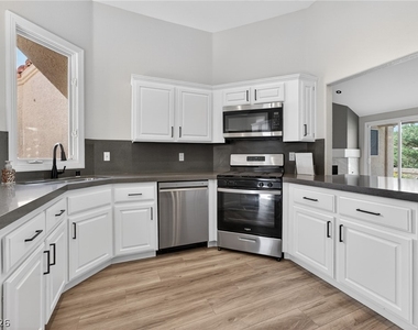 8185 Round Hills Circle - Photo Thumbnail 8