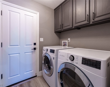 8185 Round Hills Circle - Photo Thumbnail 20