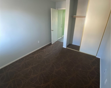 5264 Sacha Way - Photo Thumbnail 11