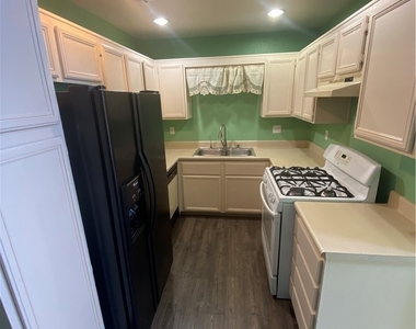 5264 Sacha Way - Photo Thumbnail 8