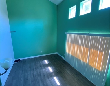 5264 Sacha Way - Photo Thumbnail 20