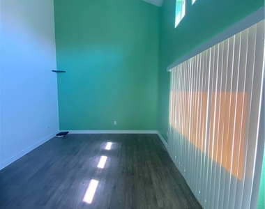 5264 Sacha Way - Photo Thumbnail 5