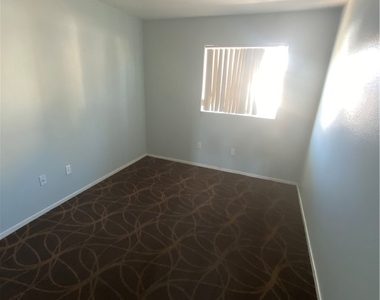 5264 Sacha Way - Photo Thumbnail 10