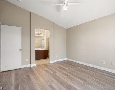 6012 Soft Springs Avenue - Photo Thumbnail 7