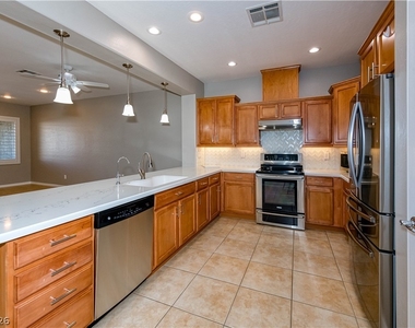 2405 Sky Watcher Street - Photo Thumbnail 11