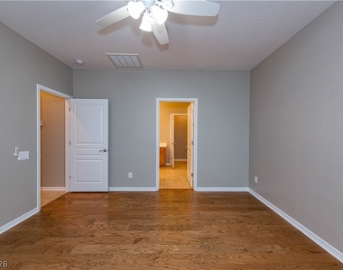 2405 Sky Watcher Street - Photo Thumbnail 20