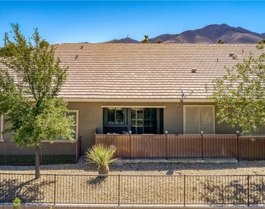 2405 Sky Watcher Street - Photo Thumbnail 3