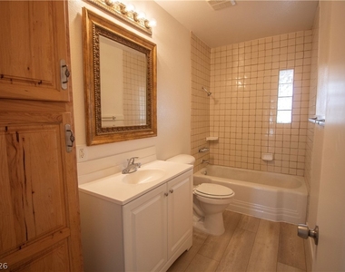 119 W Victory Road - Photo Thumbnail 14