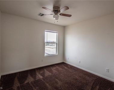 119 W Victory Road - Photo Thumbnail 18