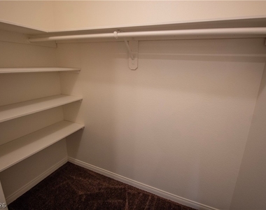 119 W Victory Road - Photo Thumbnail 15