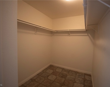 119 W Victory Road - Photo Thumbnail 13