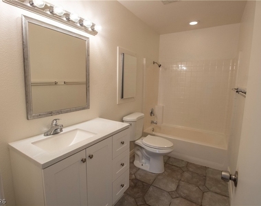 119 W Victory Road - Photo Thumbnail 20