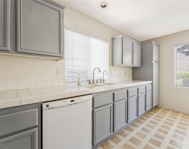 9888 Sparrow Ridge Avenue - Photo Thumbnail 16