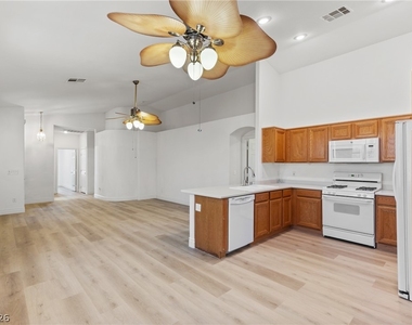 1701 Warrenville Street - Photo Thumbnail 9