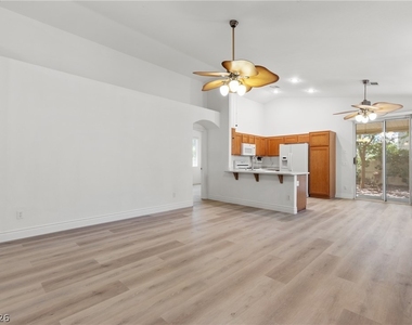 1701 Warrenville Street - Photo Thumbnail 4