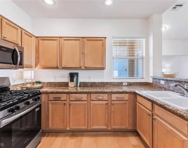 904 Duckhorn Court - Photo Thumbnail 9