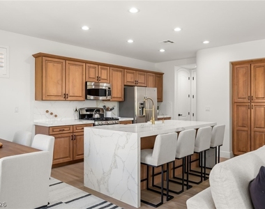 11248 Corsica Mist Avenue - Photo Thumbnail 9