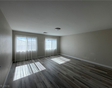 8542 Windsor Run Street - Photo Thumbnail 5