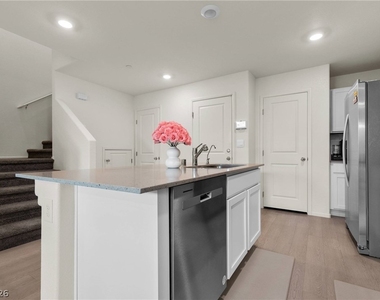 6136 Lily Garden Street - Photo Thumbnail 3