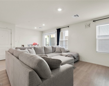 6136 Lily Garden Street - Photo Thumbnail 10