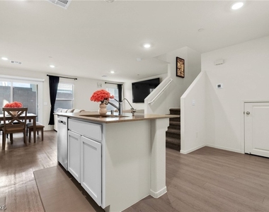 6136 Lily Garden Street - Photo Thumbnail 5