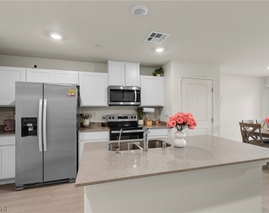 6136 Lily Garden Street - Photo Thumbnail 4