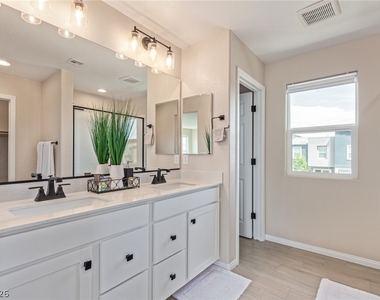 10212 Starlit Canyon Court - Photo Thumbnail 15