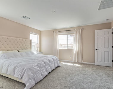 10212 Starlit Canyon Court - Photo Thumbnail 14