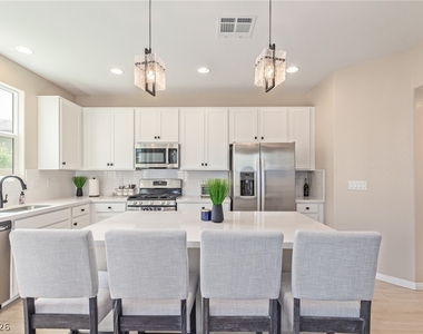 10212 Starlit Canyon Court - Photo Thumbnail 8