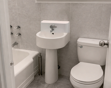 220 East 87th Street - Photo Thumbnail 3