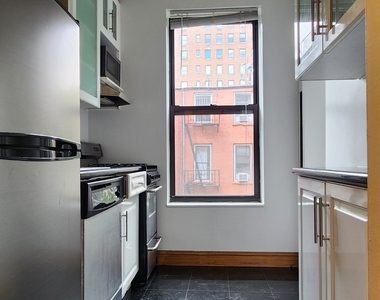 East 18th Street / 2nd Ave - Photo Thumbnail 2