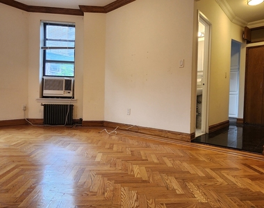 East 18th Street / 2nd Ave - Photo Thumbnail 1
