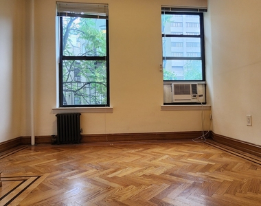 East 18th Street / 2nd Ave - Photo Thumbnail 6