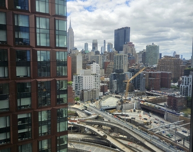 555 10th Avenue - Photo Thumbnail 9