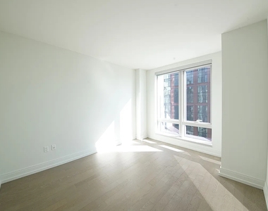 555 10th Avenue - Photo Thumbnail 2
