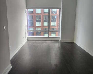 555 10th Avenue - Photo Thumbnail 11
