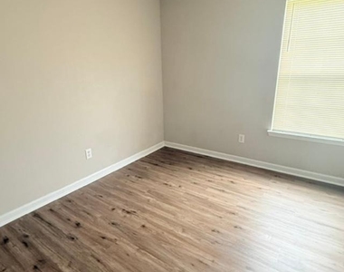 7092 Brookview Way - Photo Thumbnail 10