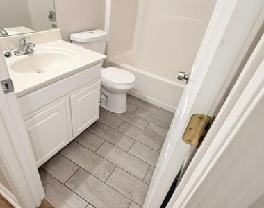 7092 Brookview Way - Photo Thumbnail 9