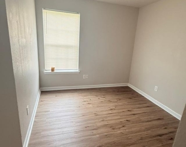 7092 Brookview Way - Photo Thumbnail 11