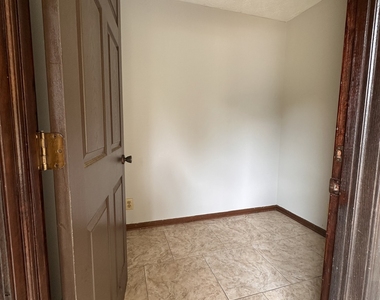 145 Redwood Circle - Photo Thumbnail 29