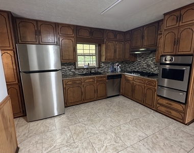 145 Redwood Circle - Photo Thumbnail 8