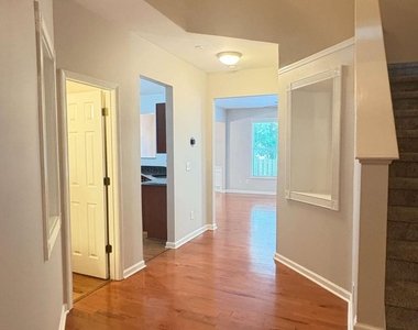 2060 Ellison Way Nw - Photo Thumbnail 2