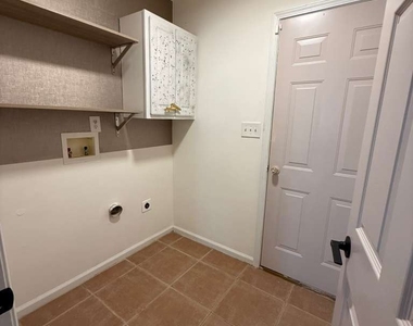 907 Keldron Court - Photo Thumbnail 10