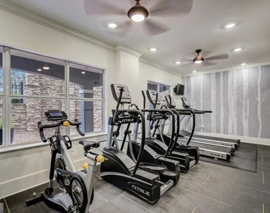 2900 Pharr Court Nw - Photo Thumbnail 15